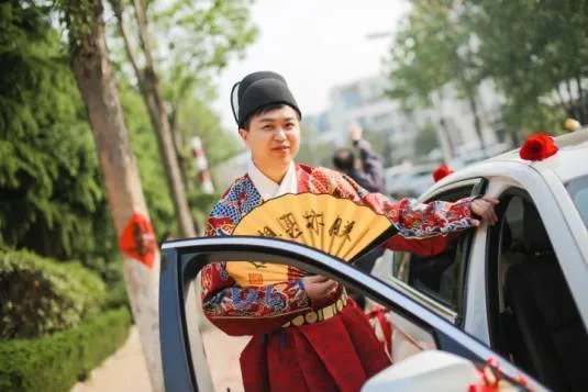 结婚婚车从哪门进哪门出 婚车西进东出的含义