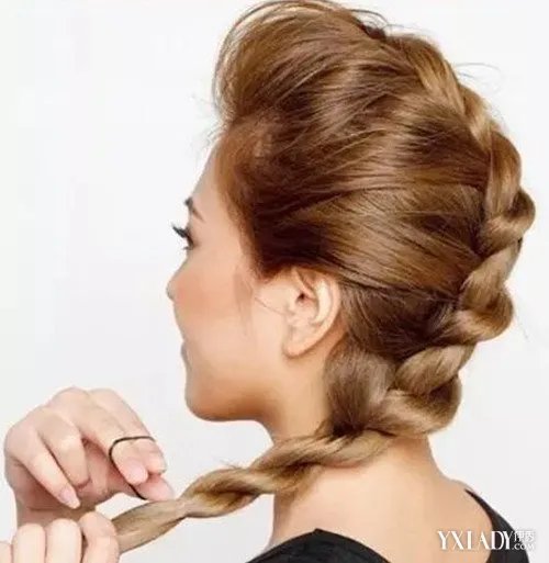 简单到爆的超美编发大全四种编发方法让你的发型摆脱枯燥