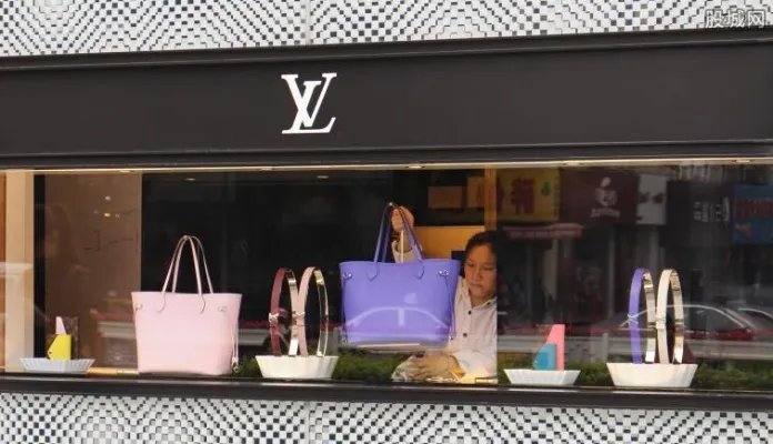 如何辨别lv包真假 正品lv包一个多少钱