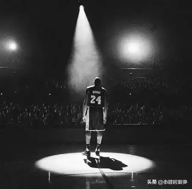 如果你是科比的粉丝，科比去世的时候你哭了吗？为什么？