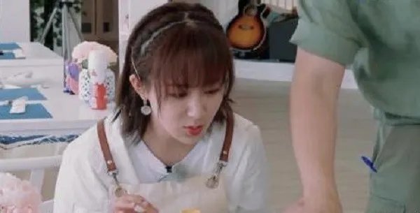 中餐厅中杨紫为什么要忽悠王鹤棣?