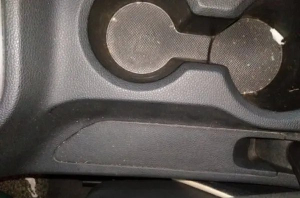 汽车中央扶手卡扣我位置环了怎么修复