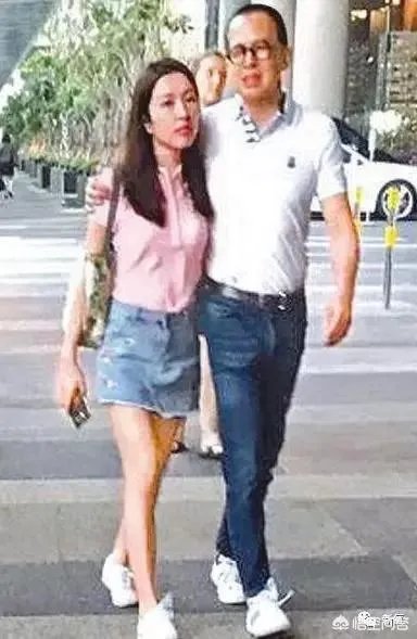 梁洛施前夫壕掷一亿为小26岁新欢买房，她是谁？