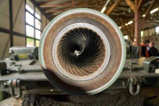 滑膛炮与线膛炮有哪些区别？