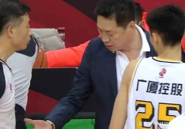 广厦男篮三分绝杀被犯规,李春江为何大闹技术台?