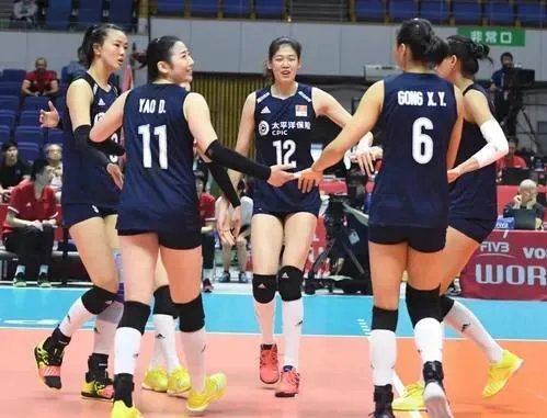 今晚女排3：0战胜俄罗斯，朱婷和李盈盈谁发挥的更好？