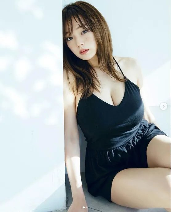 性感倍增！日本头灯女星篠崎爱重返美图：体香四溢！