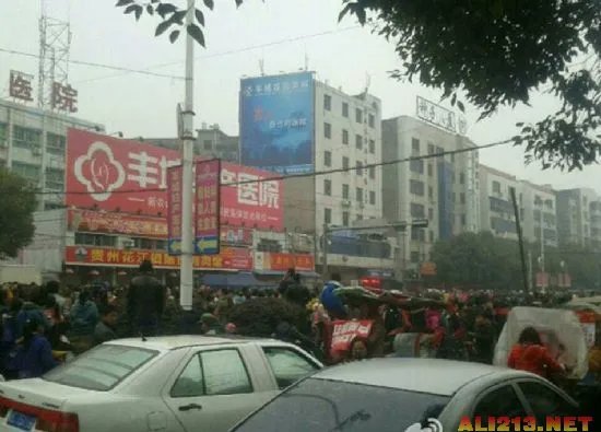 富士康江西千名工人上街游行 发生什么事了?