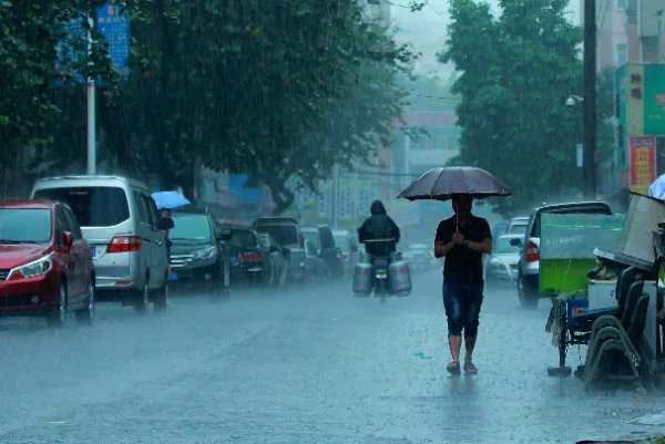 郑州小卖部大爷为居民免费供电,从大爷的善举中体现出了什么?