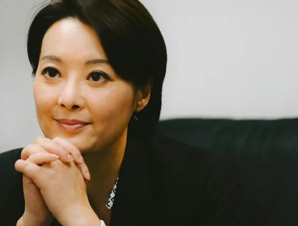 袁立和浙江卫视的对峙越来越白热化，她喊话几位老师出来说句公道话，你猜结果会如何？