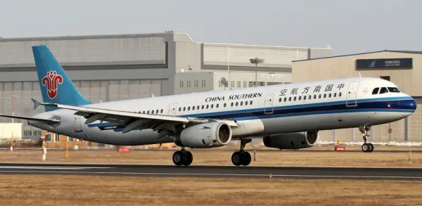 旅客航班上排便遭谴责，南航对此作何回应？