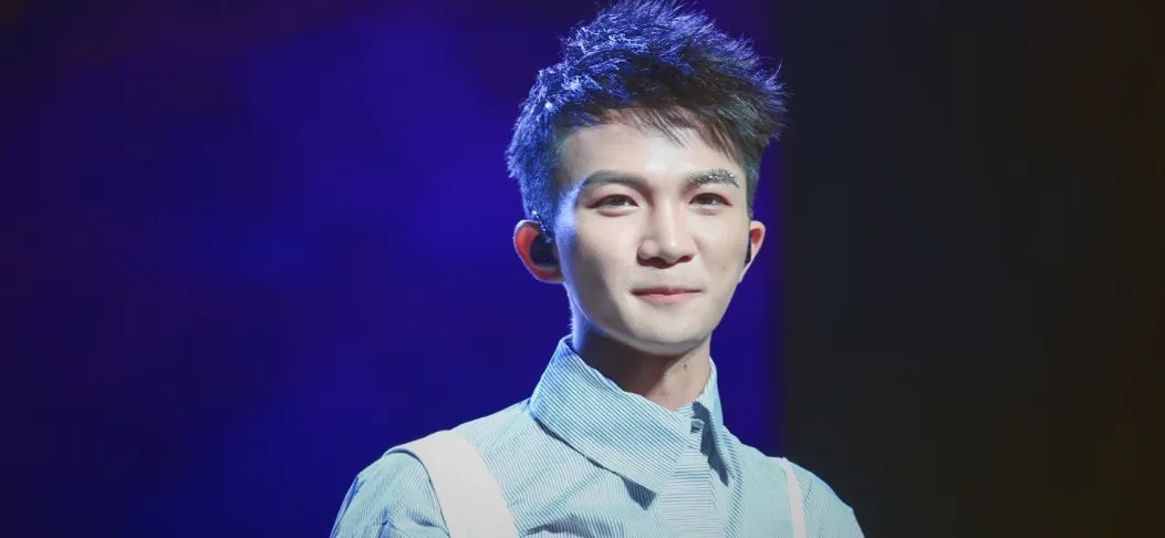 周深为保护嗓子,不吃土豆丝、米饭剪掉两头尖,和郭德纲有啥关系?