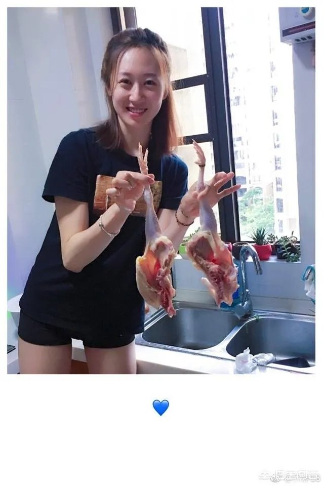 女排姑娘乔婷因臀部纹身爆红网络，你怎么看？