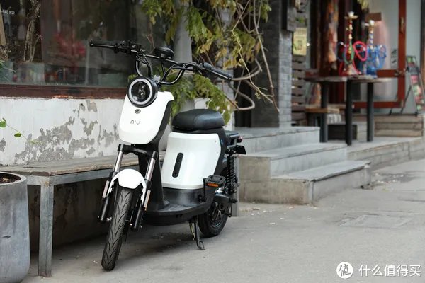 评测 篇一：新国标电动自行车实测，实力选手小牛电动US