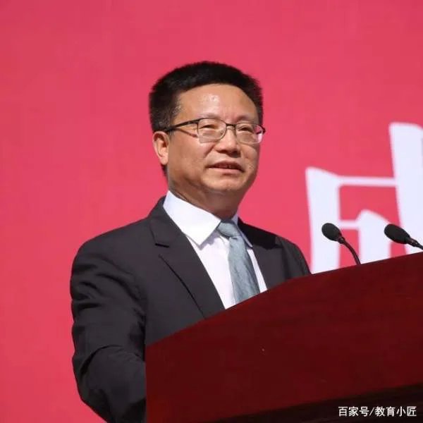 成都大学校长王清远迈过职业生涯的“大坎”了吗？