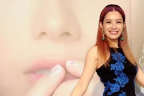 徐怀钰曾号称一人养活公司，却被亲爷爷控诉弃养，她现在怎么样了？