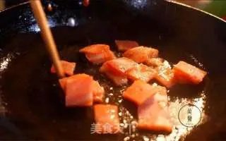 水果迈斯林配培根鸡蛋卷