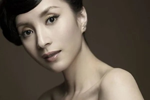 汤灿老公余刚为高官 受贿通奸被双开