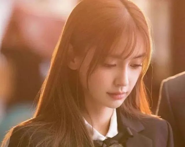 大方脸女孩适合什么发型呀？