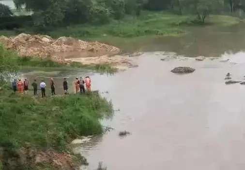 河北献县5名儿童在坑塘中溺亡，事故发生的主要原因是什么？