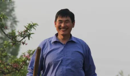 大衣哥朱之文是怎样出名的?出名后为何一直没离开村子?