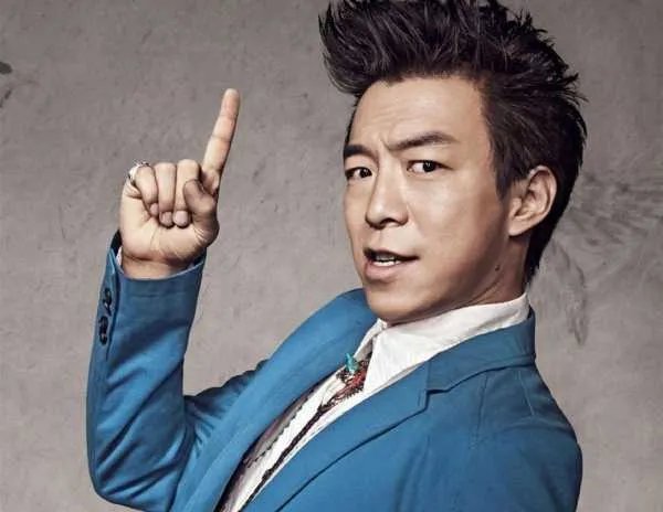 长相极为普通的黄渤，凭什么能在娱乐圈大红大紫?