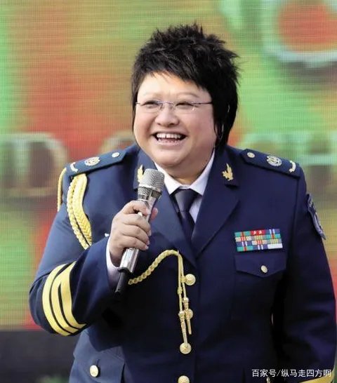 49岁韩红近照！暴瘦34斤，饿到想吃狗粮，这是怎么回事？