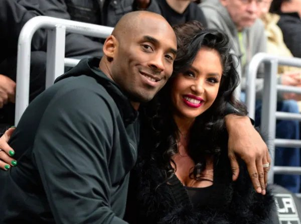 瓦妮莎买回被拍卖的科比藏品？