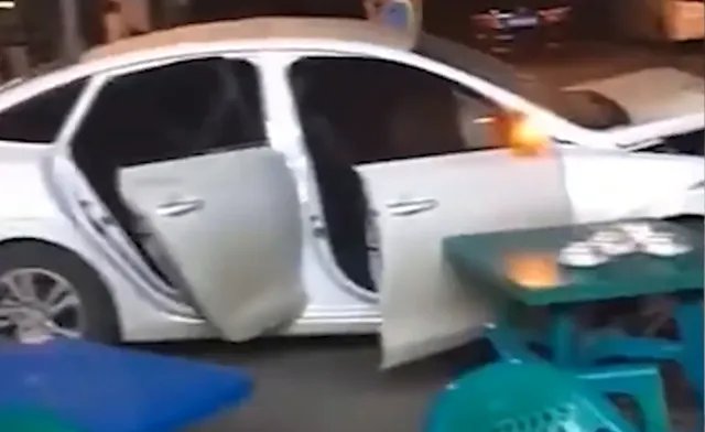 警方通报小车冲过夜市撞飞数人,处理结果是什么?