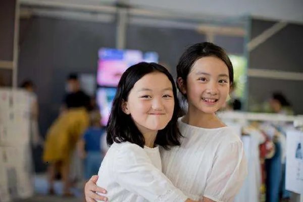 李嫣曾被指“十三岁去过夜店”，此事从何说起？