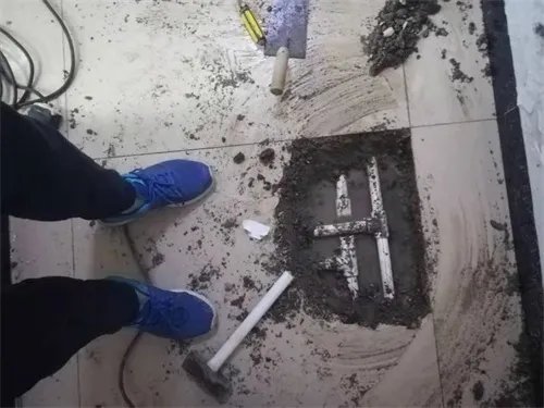 家里主水管漏水归谁管