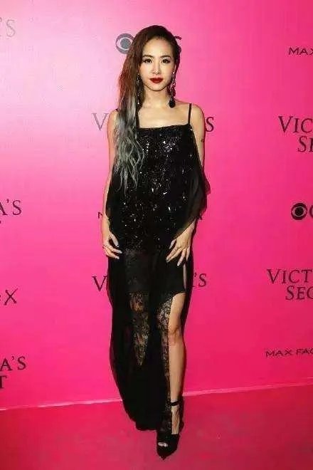 如何看待张靓颖登上2017维多利亚的秘密大秀的演唱嘉宾?