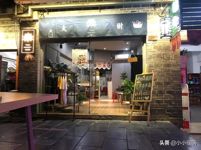 最近很烦恼，开了一家水果捞的饮品店，生意不怎么样一天就四五单。吃饭钱都不够，各位网友有什么好办法吗？