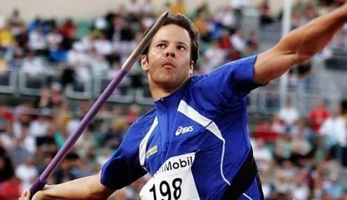 扔标枪有什么技巧？