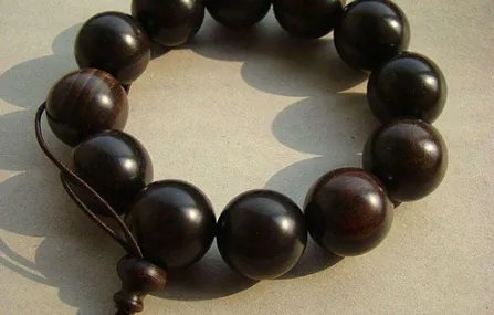 紫光檀包浆是什么样的？紫光檀有什么用途和功能？