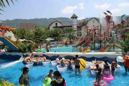 重庆游客坐冰桶里吃火锅是怎么回事？