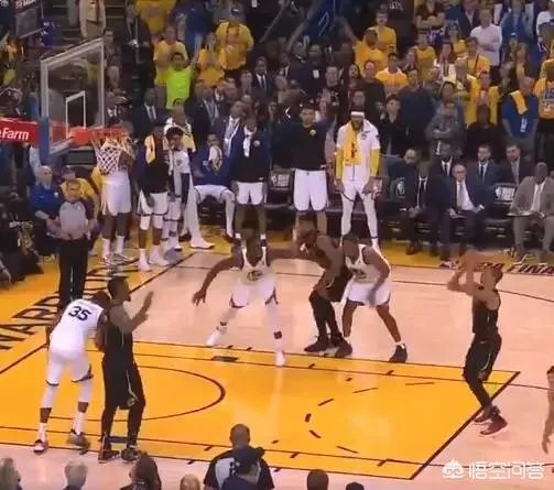 总决赛第一场裁判报告，改判LBJ阻挡犯规正确2次漏判不利骑士，大家如何看待？