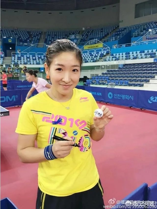 丁宁和刘诗雯都是国乒主力和颜值担当，作为球迷你更喜欢谁呢？