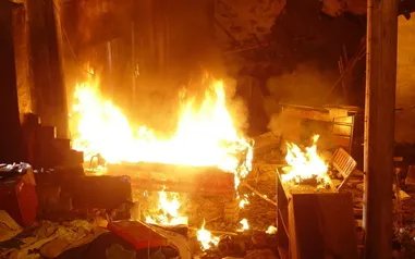 桂林一小区发生火灾，民房起火该如何自救？