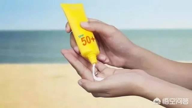 本人皮黄,混合皮肤,毛孔有点粗,很想买一种适合自己的护肤品,怎么选择?