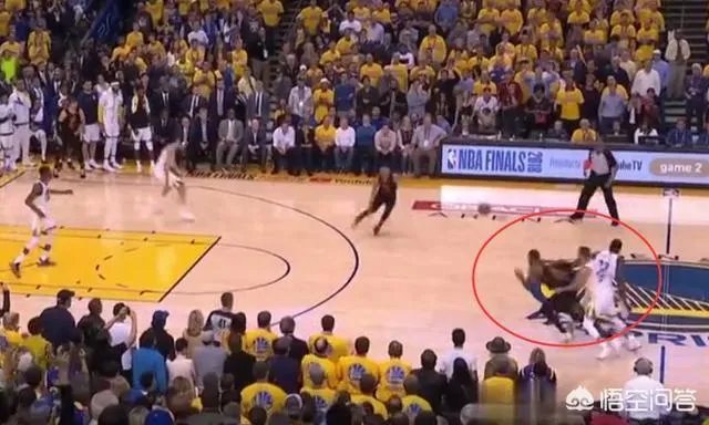 总决赛第一场裁判报告，改判LBJ阻挡犯规正确2次漏判不利骑士，大家如何看待？