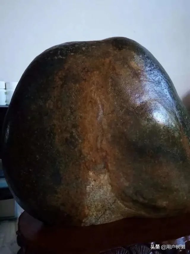 石友们，把你们的新疆和田玉、籽料原石和天然奇石发个图出来让石友们看看学习下？