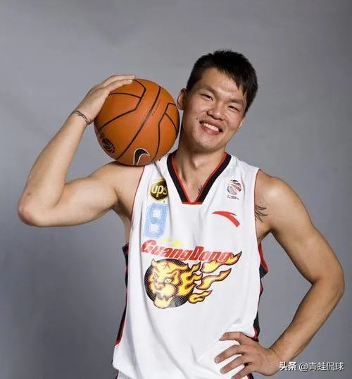 中国男篮主帅李楠在球员时期什么水平?和朱芳雨相比怎么样?