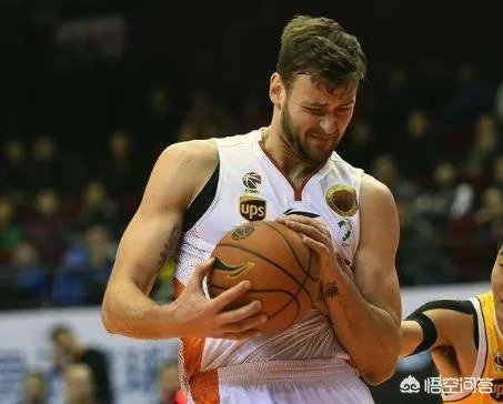 莫泰加盟马刺,山东应该怎么办?