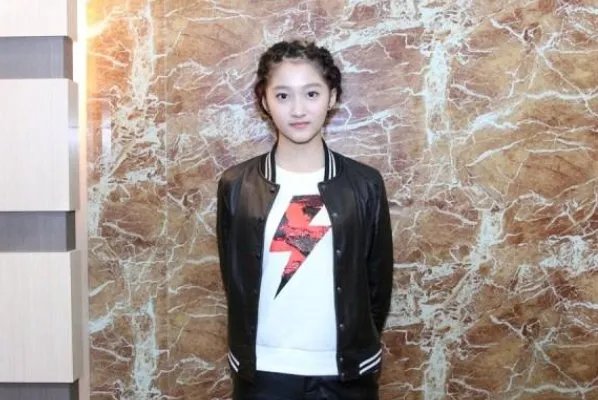 关晓彤拍戏封闭道路遭业主抱怨,对此你怎么看?