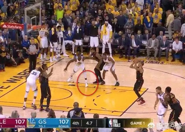 总决赛第一场裁判报告，改判LBJ阻挡犯规正确2次漏判不利骑士，大家如何看待？