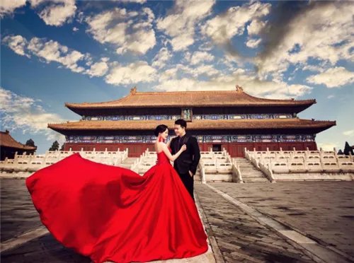 2020年婚纱照内景流行风格 拍婚纱照一般要选几套服装