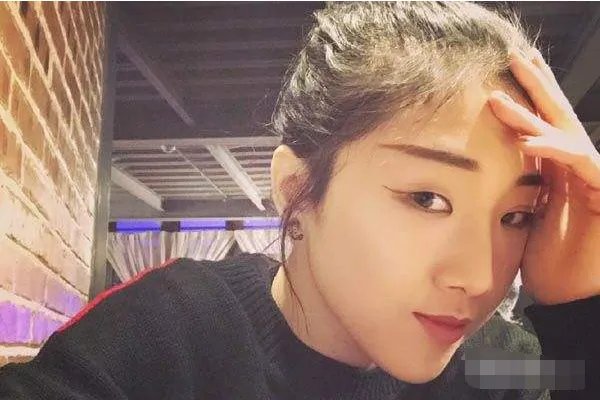 杨超越发文力挺Yamy,作为圈内新人的她这样的发言会不会太刚了?