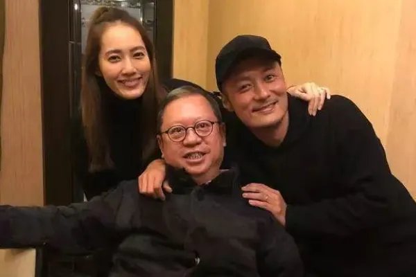 余文乐520晒照表白妻子，你知道他妻子是哪位吗？