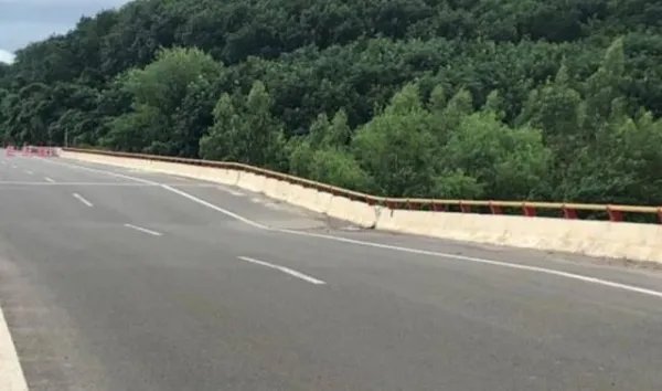 海南一高速大桥因突发塌陷封锁